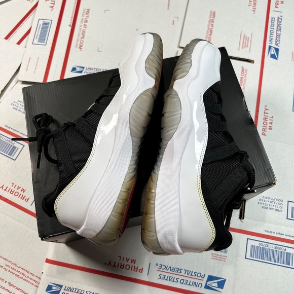 Air Jordan 11 Low - TUXEDO - Men\'s Size 8 - Retro MINT CONDITION! main image 11